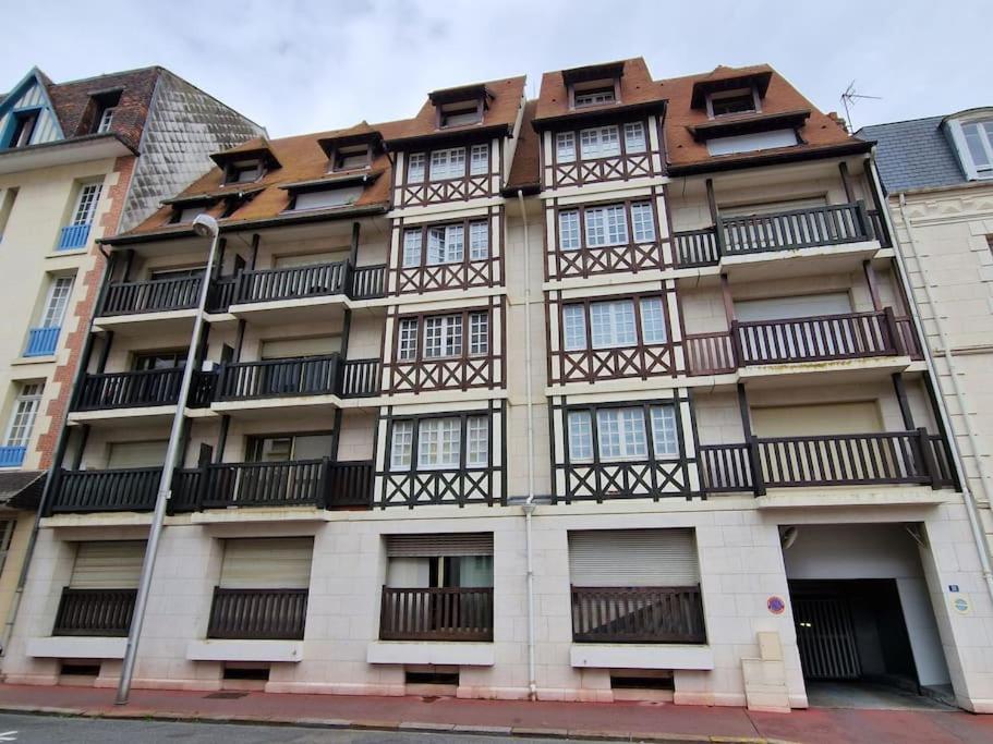 Deauville, Proche Avec Parking Prive *