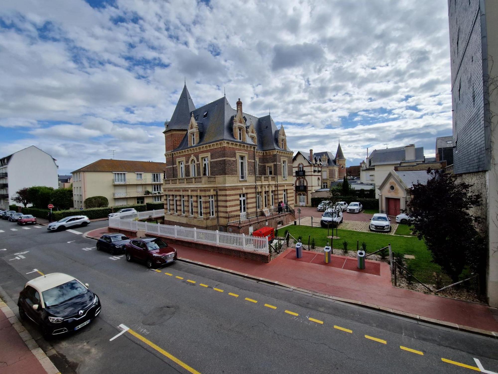 Deauville, Proche Avec Parking Prive Appartement *