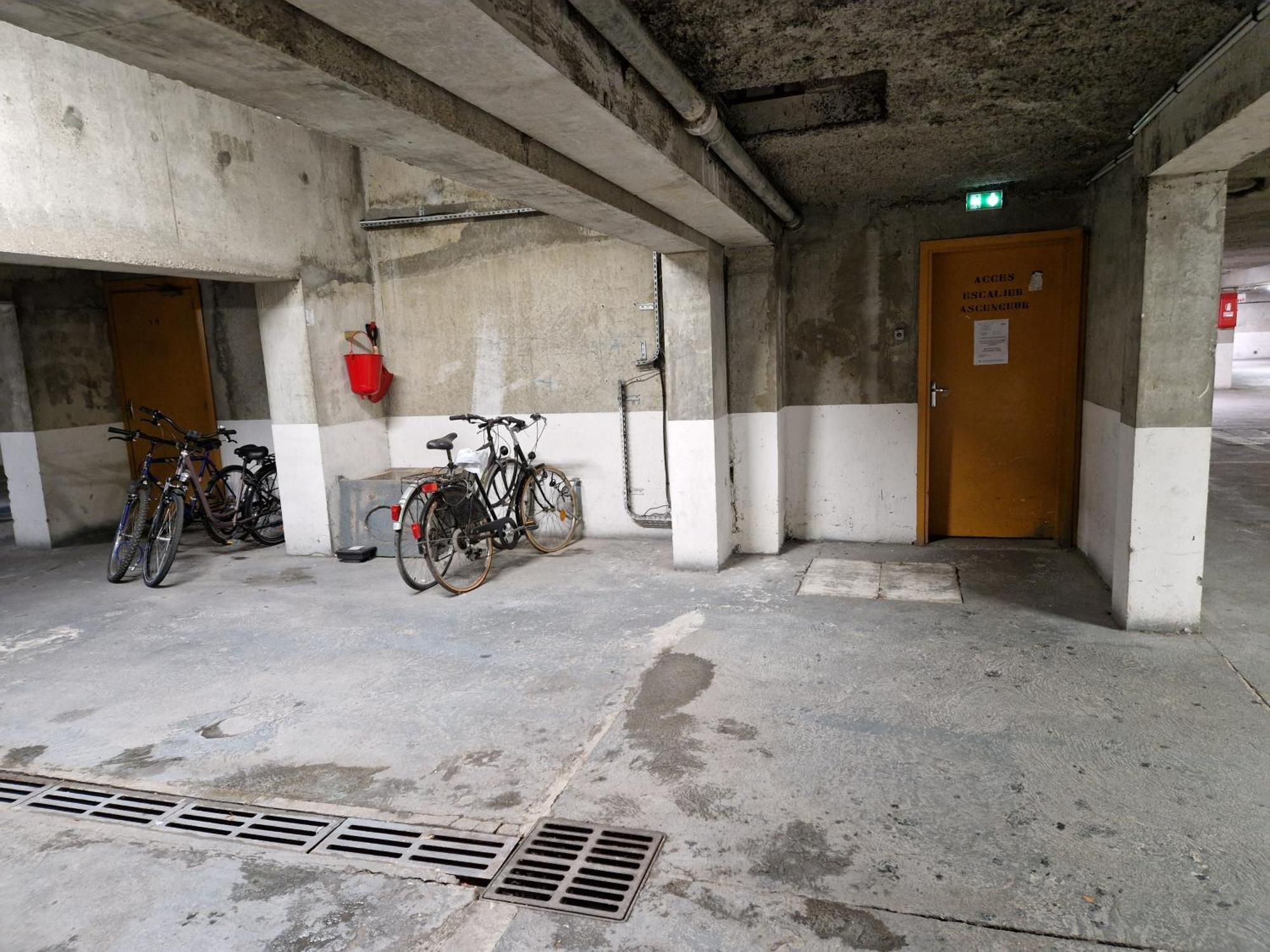 Deauville, Proche Avec Parking Prive